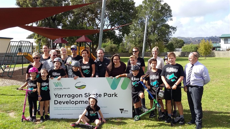 Harriet Shing MP and Mayor Gauci with an excited Yarragon community following the funding announcement