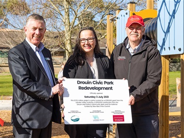 Mayor Danny Goss, Harriet Shing MP and Rod Dunlop open the park