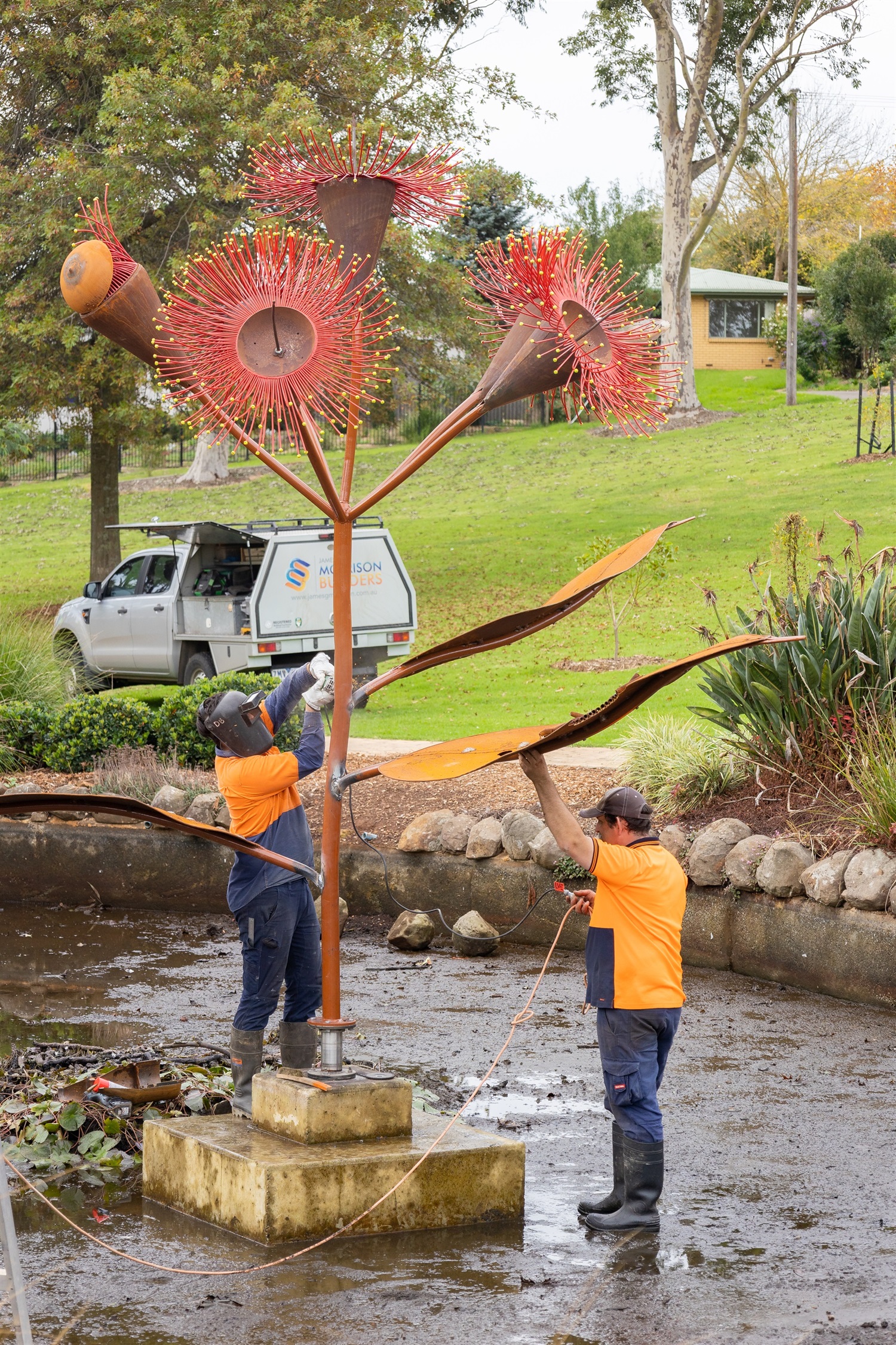 Jo Ficifolia Statue Intall-2.jpg