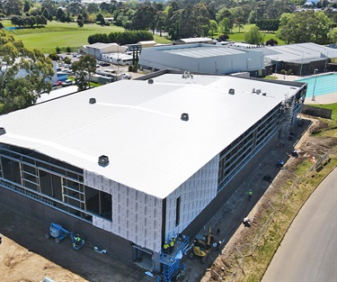 Works are progressing well with the steel structure and roof complete. Internal steel framing, mechanical ducting for air conditioning, and exterior brick work is underway.